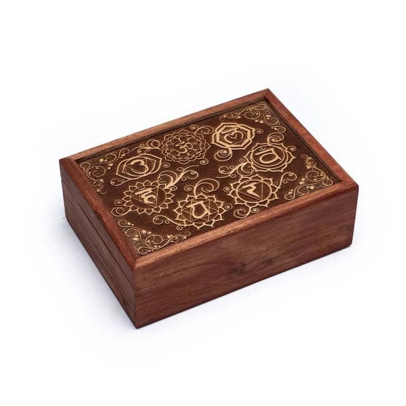 Pudełko z grawerowanymi symbolami czakr na karty Tarota lub magiczne przedmioty - Sklep Shamballa